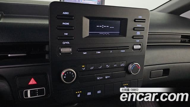 Hyundai Staria 2022 — ფოტო 19/20