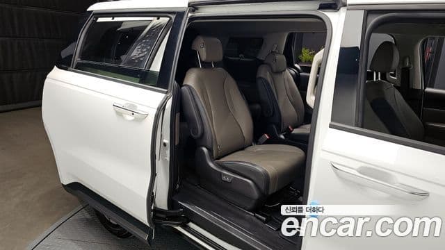 Kia Carnival 2024 — ფოტო 12/20