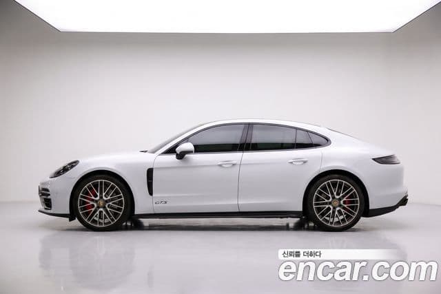 Porsche Panamera 2022 — Photo 2/20