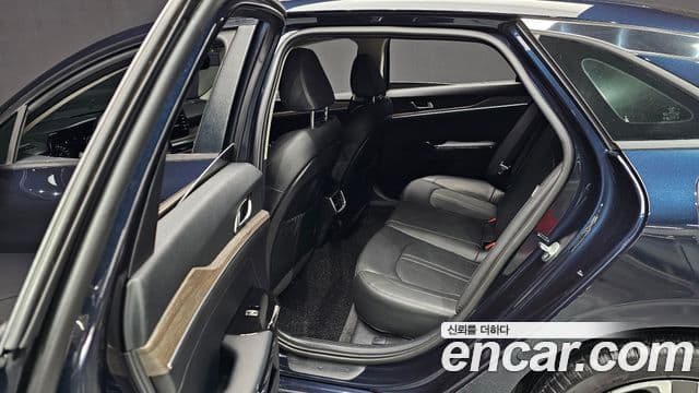 Kia K5 2021 — ფოტო 10/20