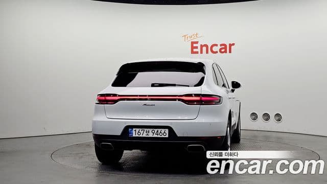 Porsche Macan 2020 — Photo 19/20