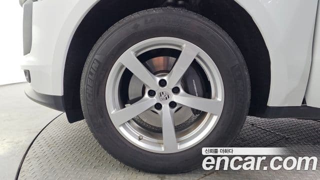 Porsche Macan 2020 — Photo 8/20