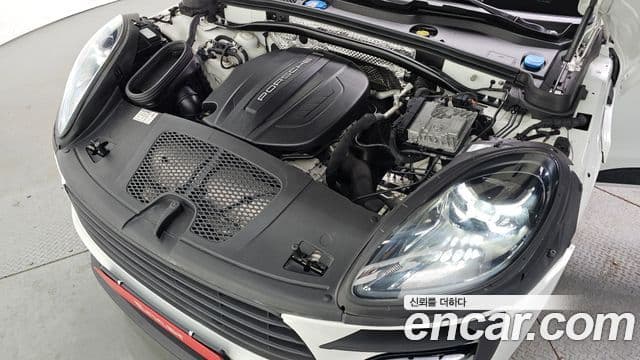 Porsche Macan 2020 — Photo 12/20
