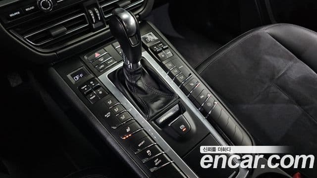 Porsche Macan 2020 — Photo 9/20
