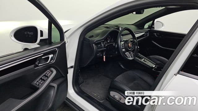 Porsche Macan 2020 — Photo 18/20
