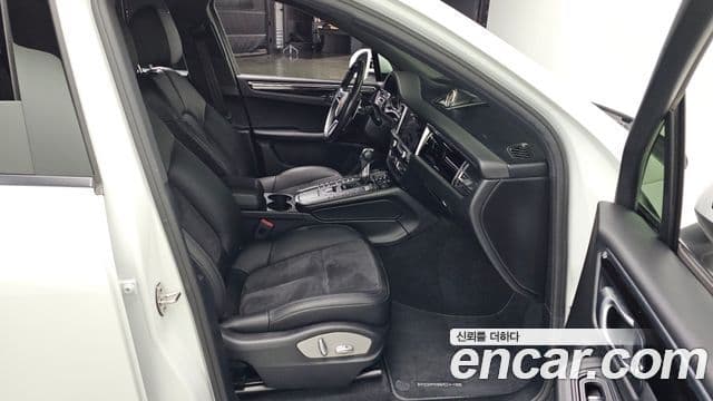 Porsche Macan 2020 — Photo 2/20