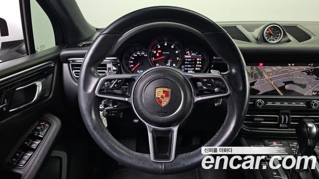 Porsche Macan 2020 — Photo 3/20