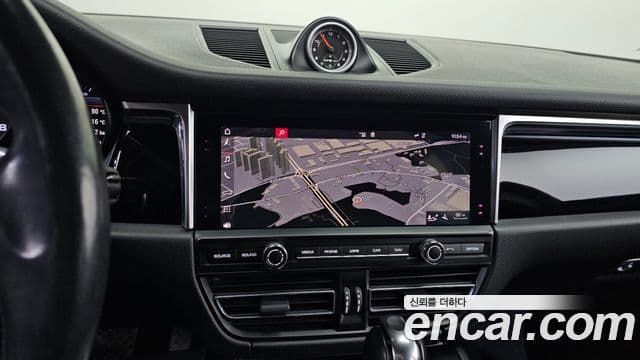 Porsche Macan 2020 — Photo 5/20