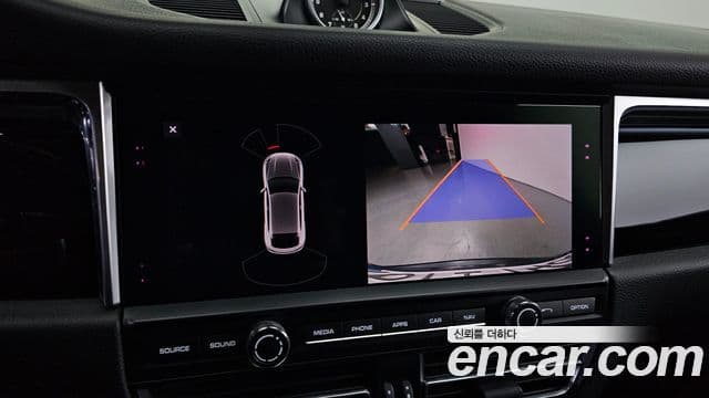 Porsche Macan 2020 — Photo 6/20