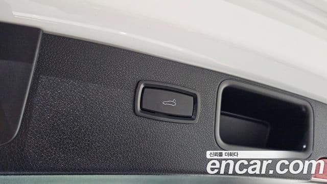 Porsche Macan 2020 — Photo 17/20
