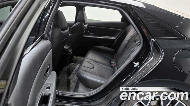 Hyundai The New Avante Hybrid 2022 — Photo 10/20