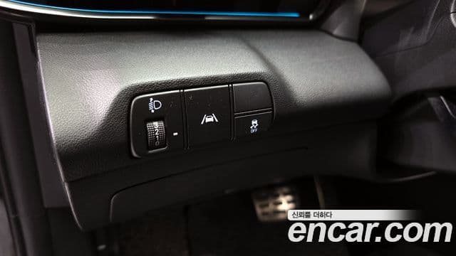 Hyundai The New Avante Hybrid 2022 — Photo 18/20