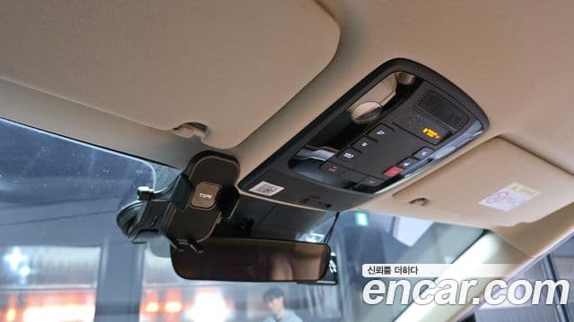 Kia Carnival 2021 — ფოტო 17/20