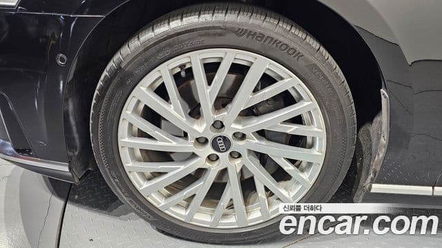 Audi A8 2021 — ფოტო 5/20