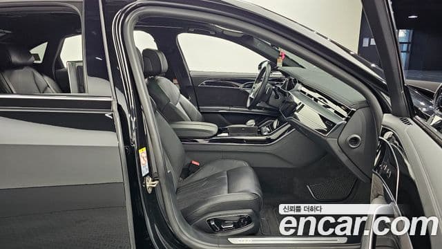 Audi A8 2021 — ფოტო 10/20