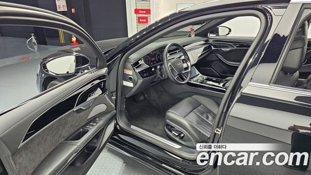 Audi A8 2021 — ფოტო 11/20