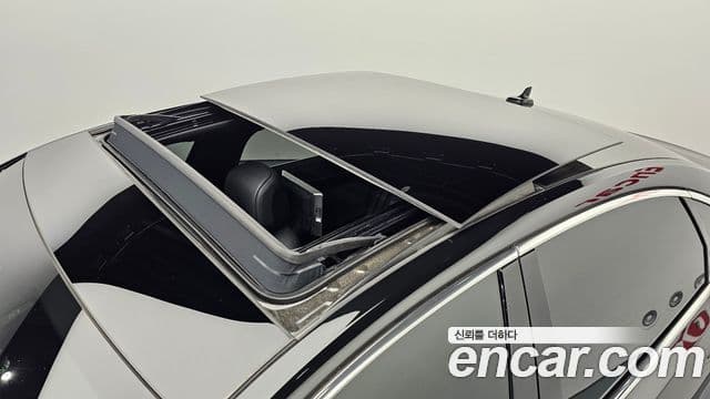 Audi A8 2021 — ფოტო 18/20