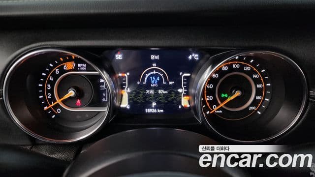 Jeep Wrangler 2019 — ფოტო 8/20