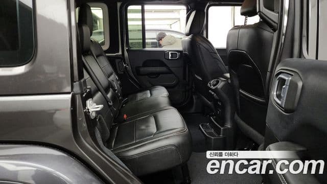 Jeep Wrangler 2019 — ფოტო 12/20
