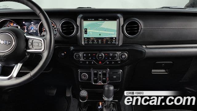 Jeep Wrangler 2019 — ფოტო 14/20