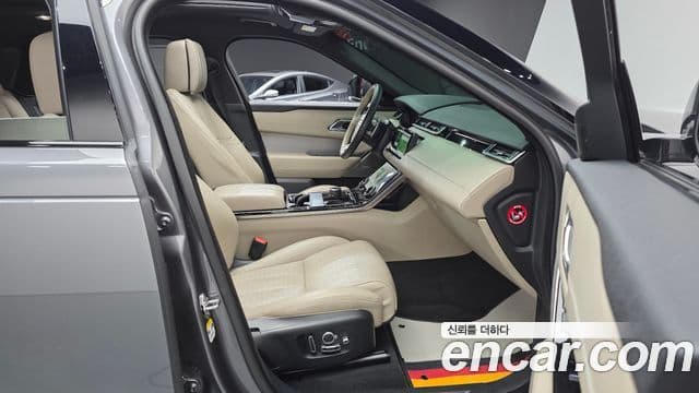 Land Rover Range Rover Velar 2018 — Photo 12/19