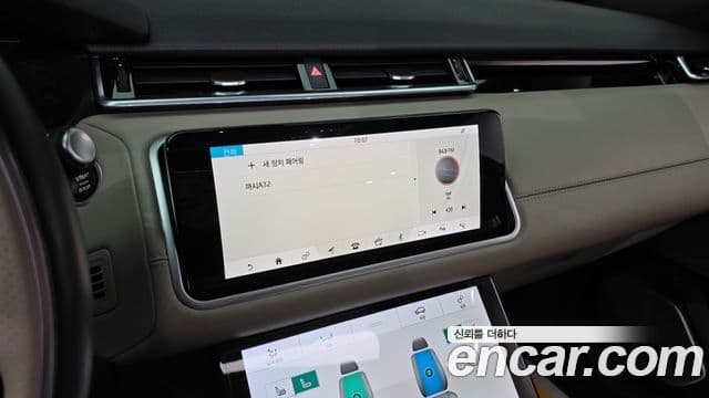 Land Rover Range Rover Velar 2018 — ფოტო 12/19