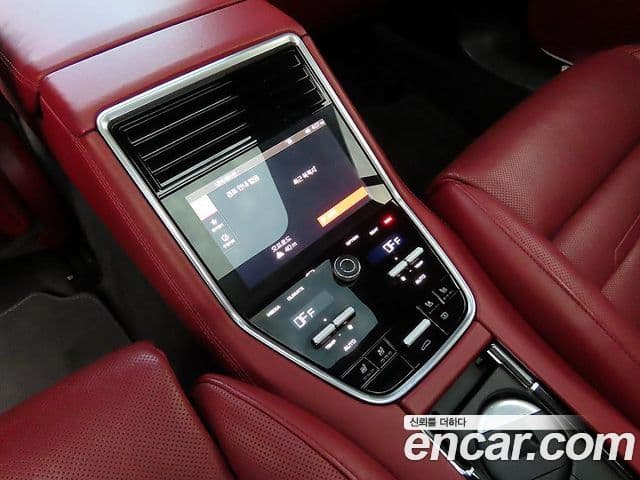 Porsche Panamera 2018 — Şəkil 17/20