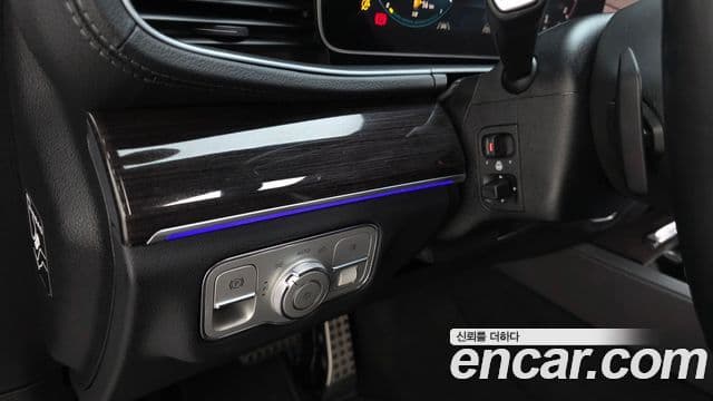 Mercedes-Benz GLE-Class 2021 — Şəkil 18/20