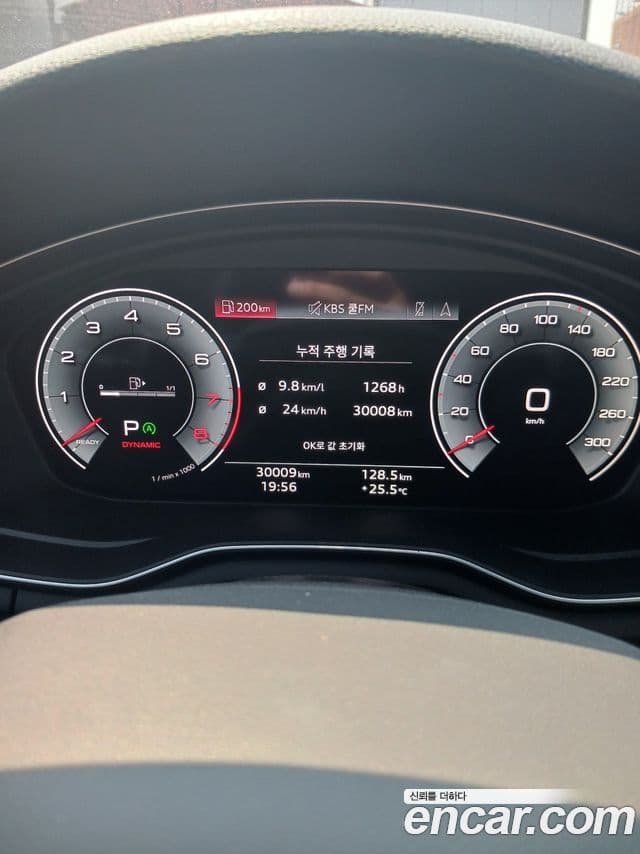 Audi A4 2021 — ფოტო 7/20