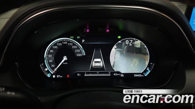 Genesis GV70 2021 — ფოტო 14/20