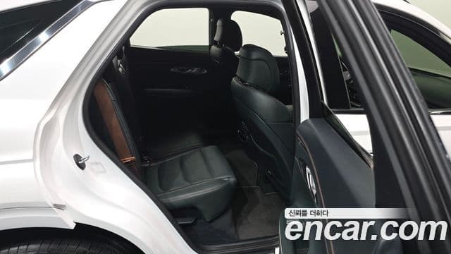 Genesis GV70 2021 — ფოტო 13/20