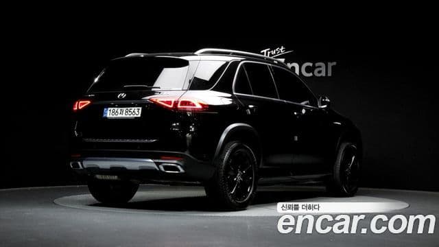 Mercedes-Benz GLE-Class 2022 — Photo 2/20