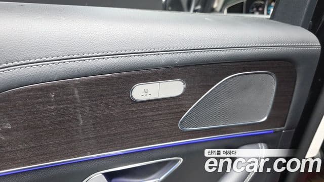 Mercedes-Benz GLE-Class 2022 — Photo 6/20