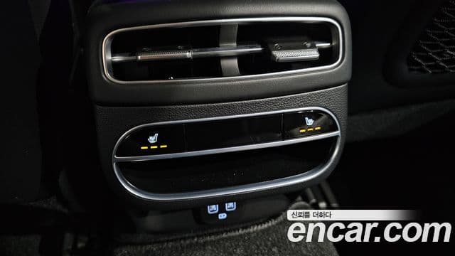 Genesis GV70 2023 — ფოტო 18/20