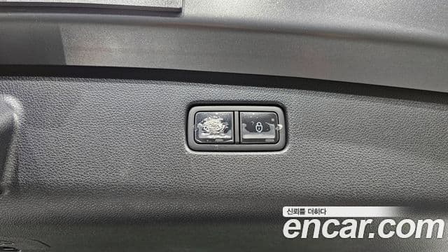 Genesis GV70 2023 — ფოტო 19/20