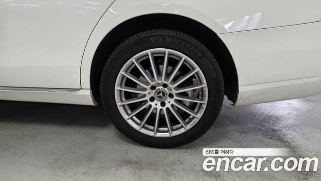 Mercedes-Benz E-Class 2023 — ფოტო 15/17