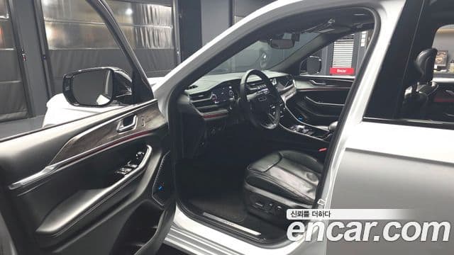 Jeep Grand Cherokee 2022 — ფოტო 10/20
