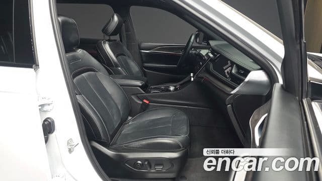 Jeep Grand Cherokee 2022 — ფოტო 11/20
