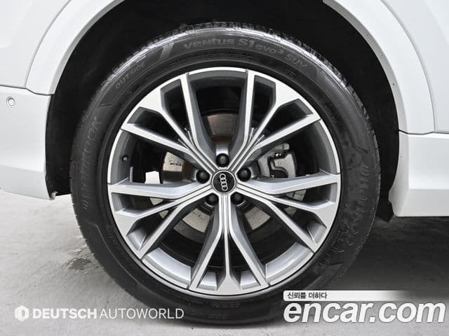 Audi Q7 2021 — Фото 4/20