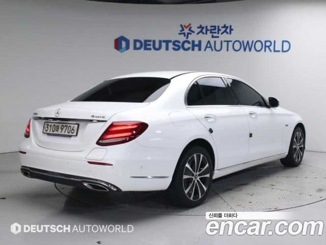 Mercedes-Benz E-Class 2020 — ფოტო 1/20