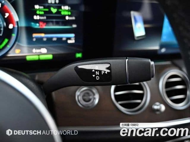 Mercedes-Benz E-Class 2020 — ფოტო 7/20