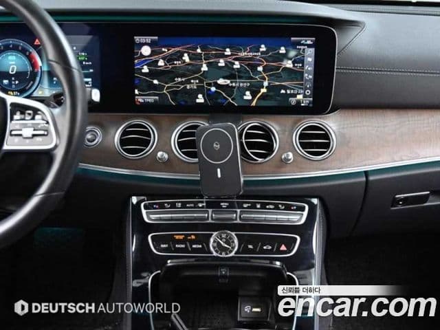 Mercedes-Benz E-Class 2020 — ფოტო 8/20