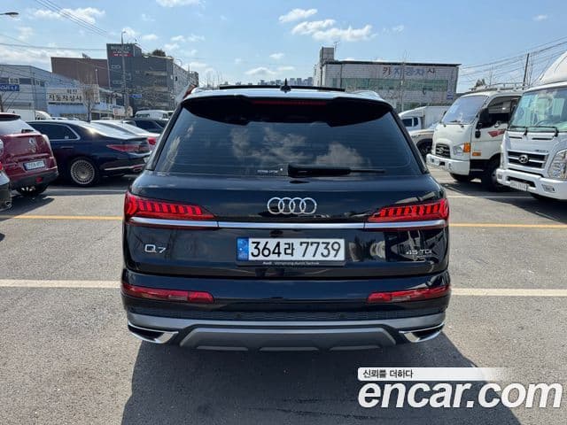 Audi Q7 2021 — Şəkil 17/20