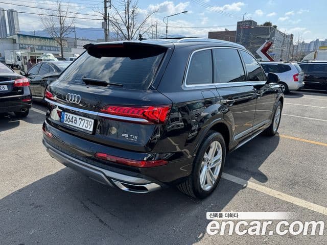 Audi Q7 2021 — Şəkil 10/20