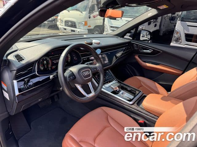 Audi Q7 2021 — Şəkil 16/20