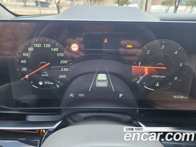 Kia Carnival 2024 — ფოტო 8/20