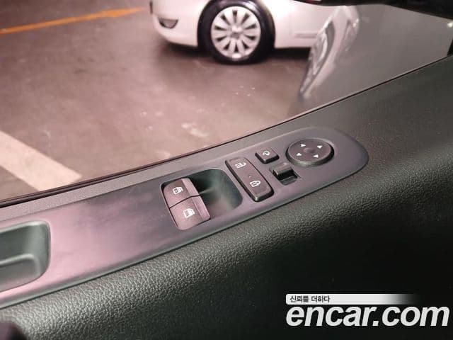 Hyundai Staria 2021 — ფოტო 8/20