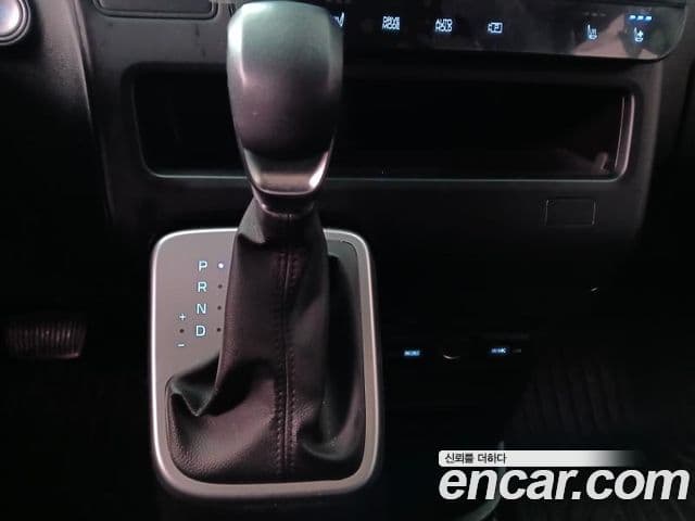 Hyundai Staria 2021 — ფოტო 13/20