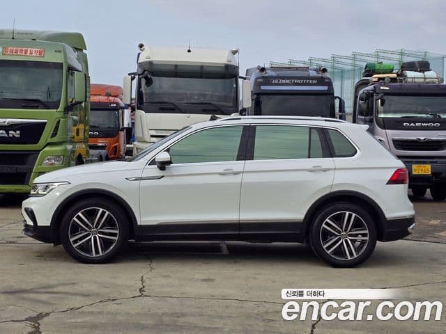 Volkswagen Tiguan 2021 — ფოტო 20/20