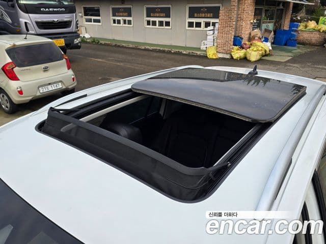 Volkswagen Tiguan 2021 — Photo 11/20